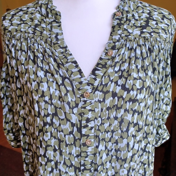 Democracy 3/4 Sleeve Camo Leopard Print Smocked Blouse - Picture 5 of 12